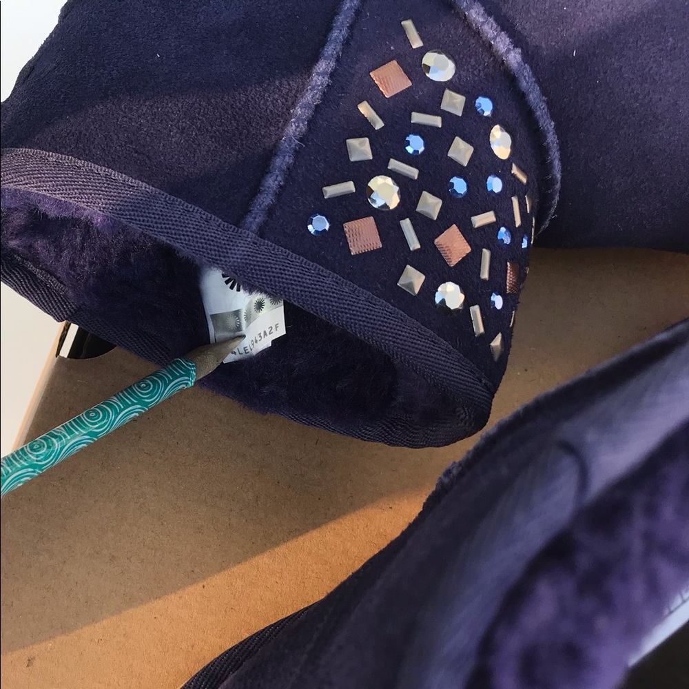 UGG Classic Mini Stud II Boots - Picture 7 of 8